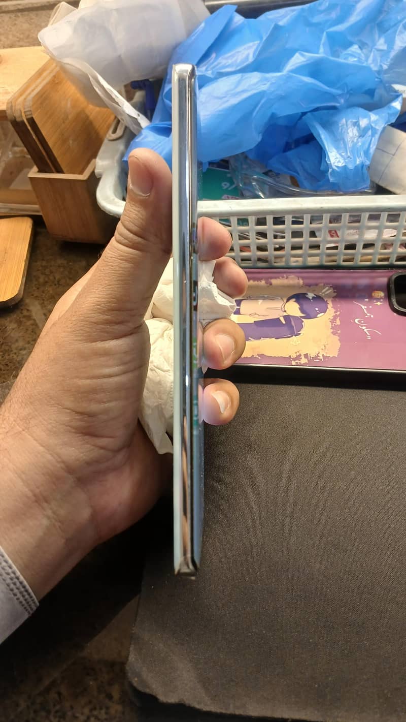 Vivo V30 3