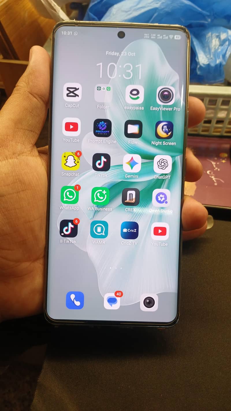Vivo V30 4