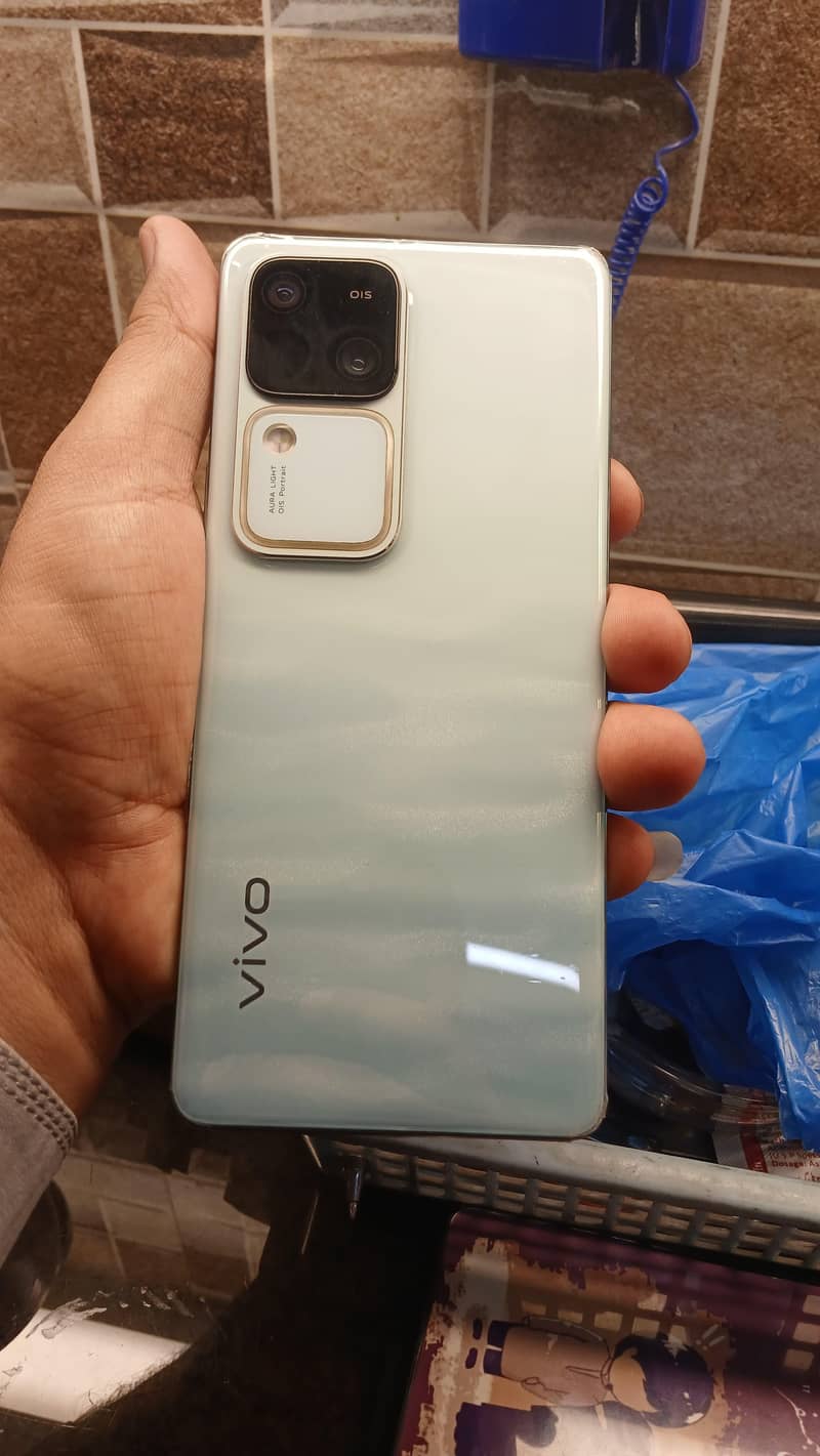 Vivo V30 5