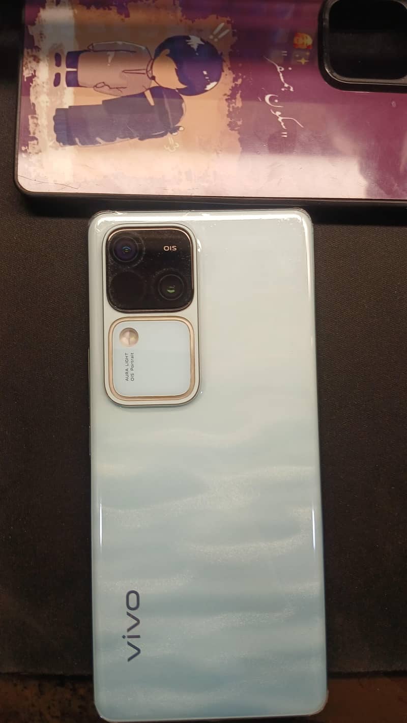Vivo V30 6