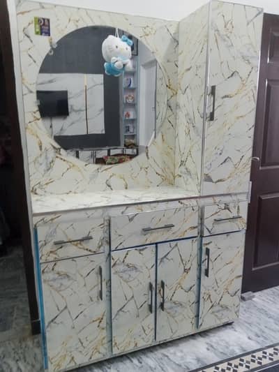 Dressing table