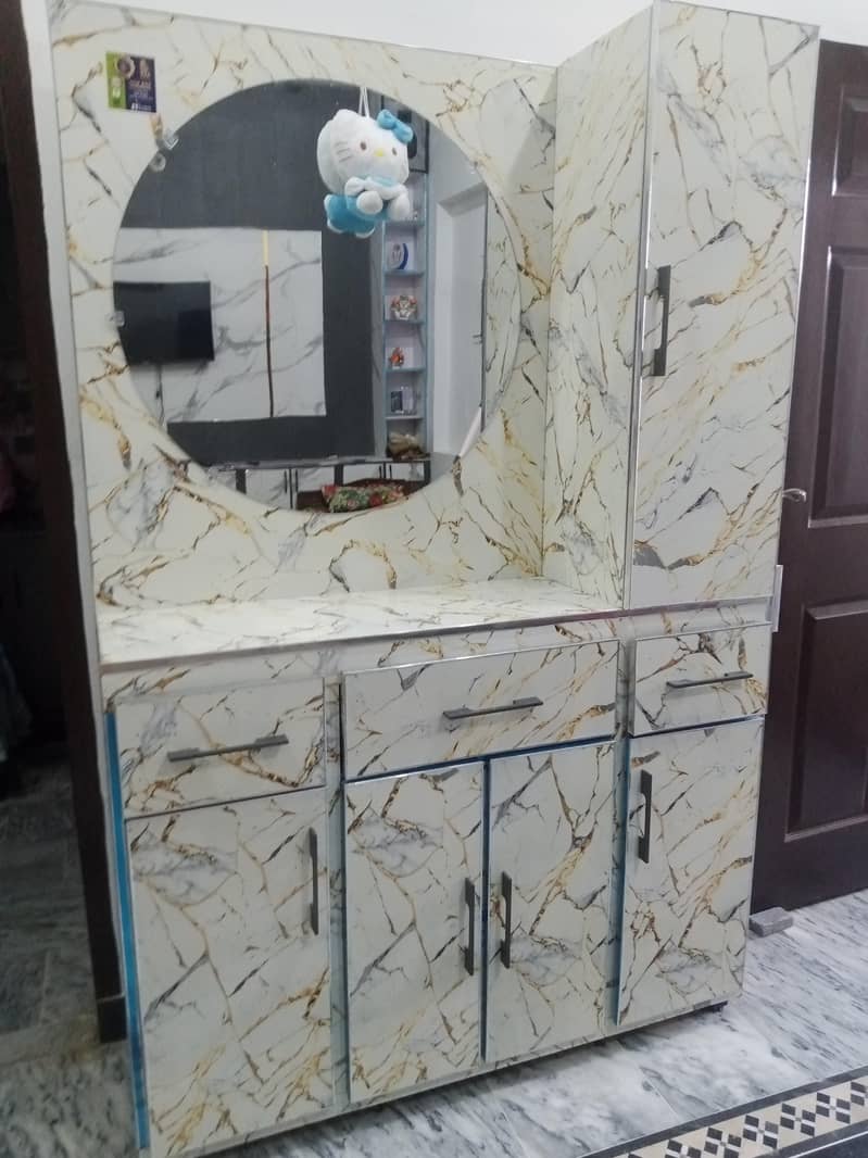 Dressing table 0