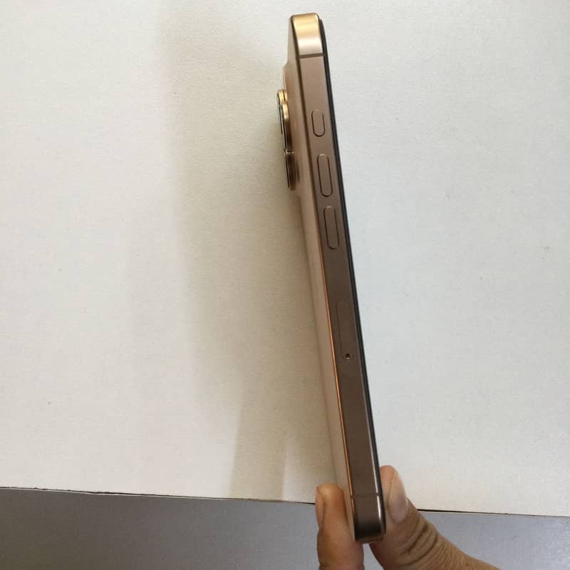 Apple iPhone 16 Pro 2