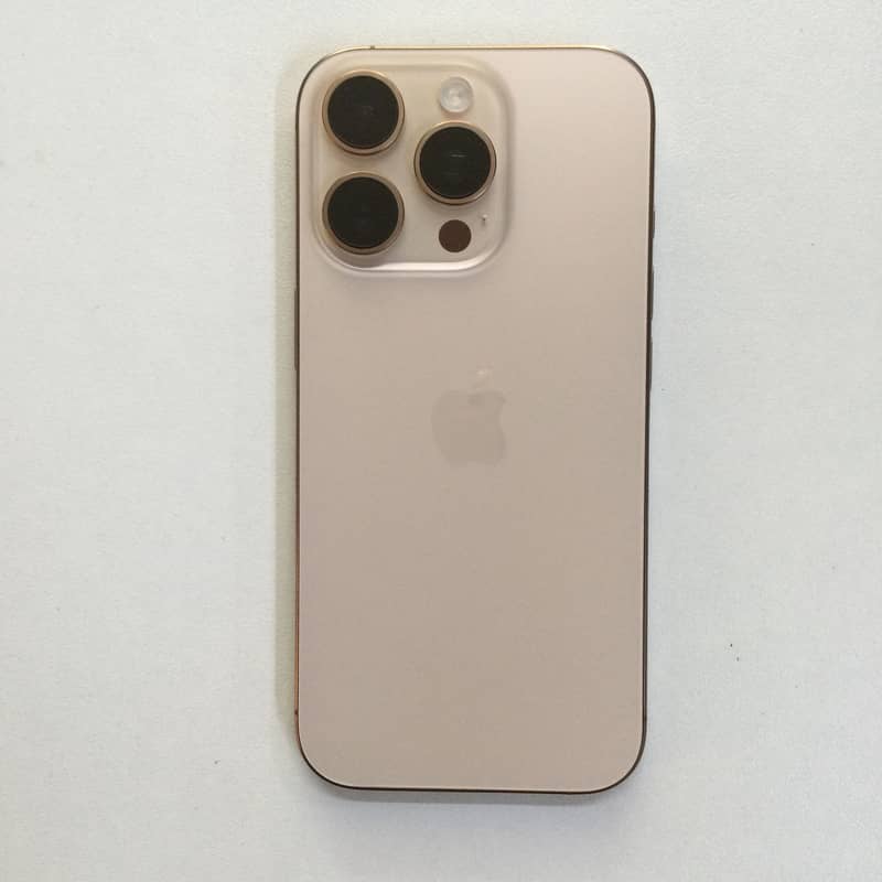 Apple iPhone 16 Pro 3