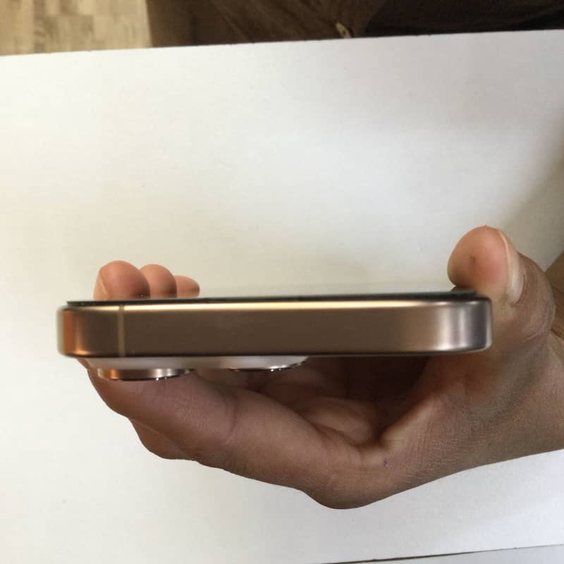 Apple iPhone 16 Pro 5