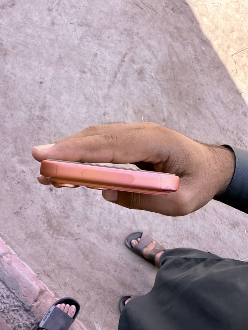 Apple iPhone 17 Pro Max 4