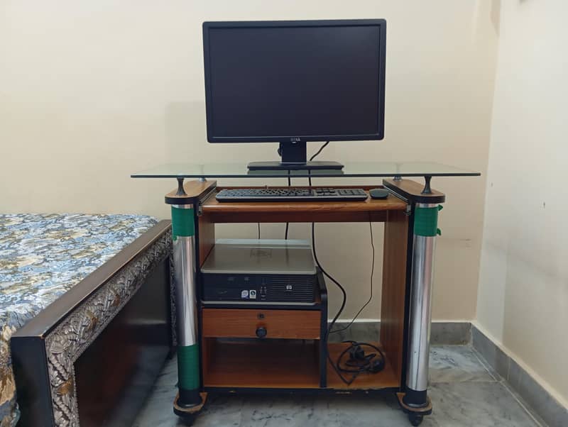 whole pc setup with trolley 1