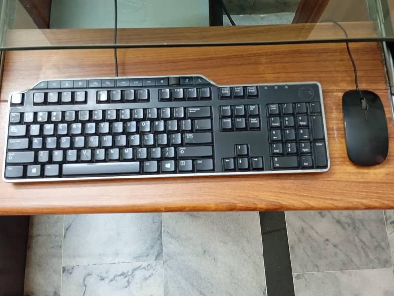whole pc setup with trolley 3