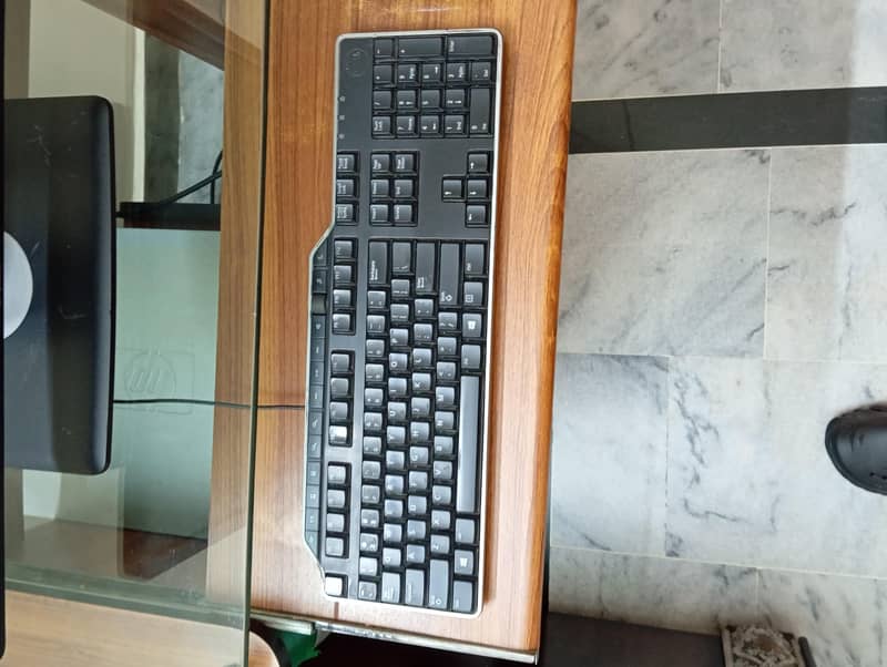 whole pc setup with trolley 4