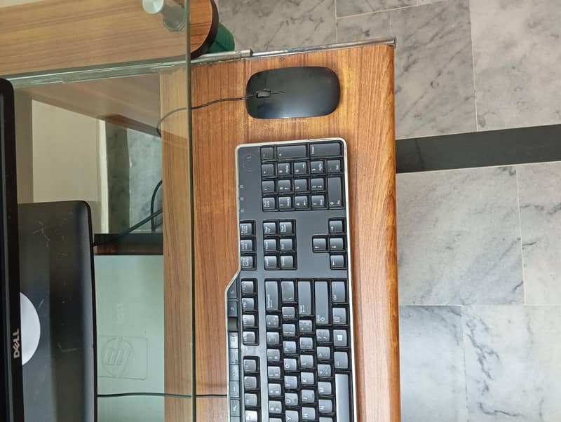 whole pc setup with trolley 5