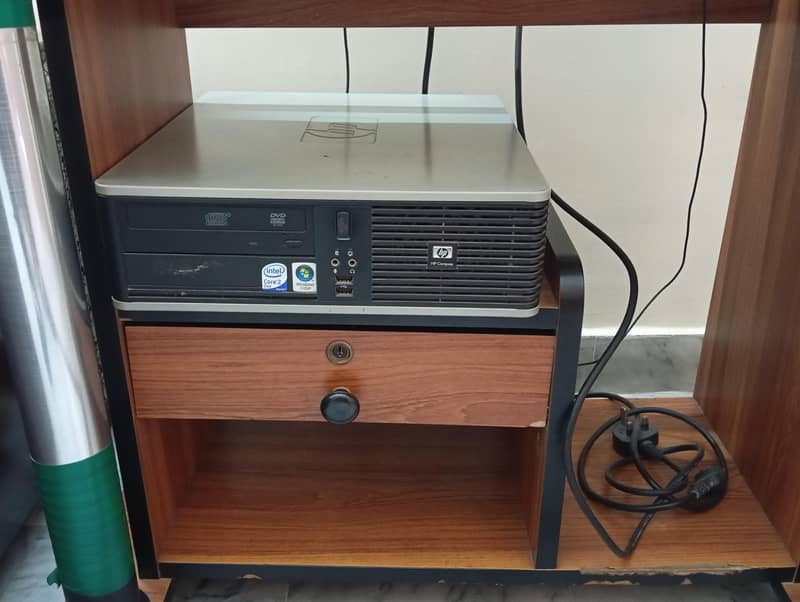 whole pc setup with trolley 6