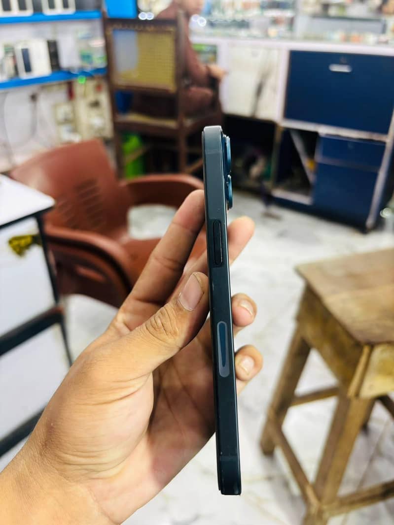 Apple iPhone 13 1