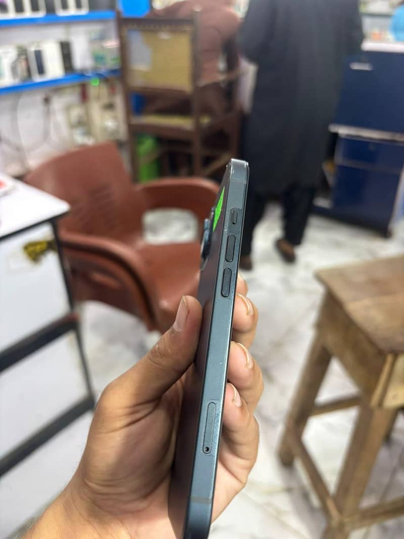 Apple iPhone 13 2