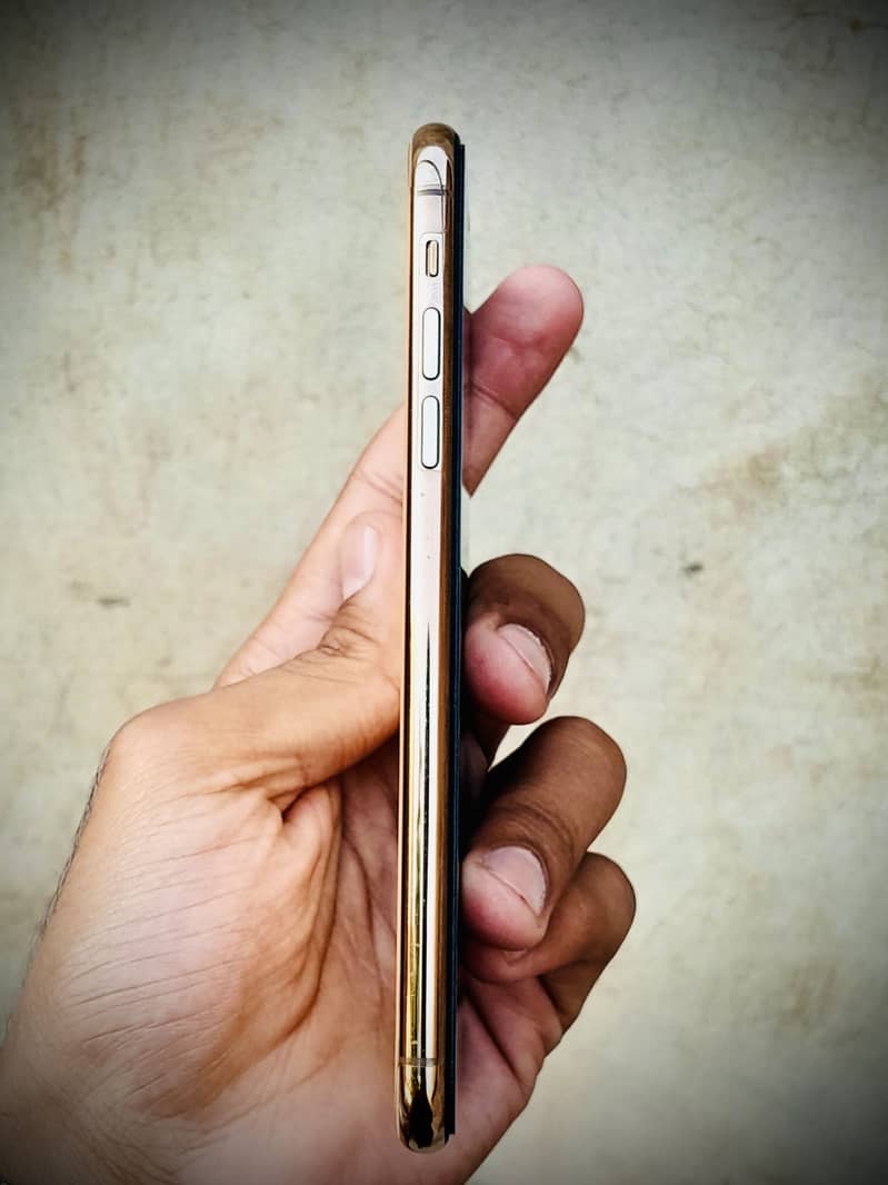 Apple iPhone 11 Pro Max 2