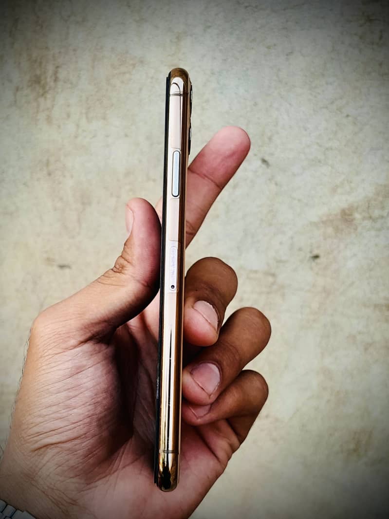 Apple iPhone 11 Pro Max 4