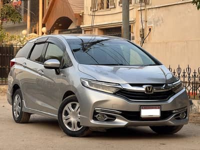 Honda Fit Shuttle Hybrid 2016
