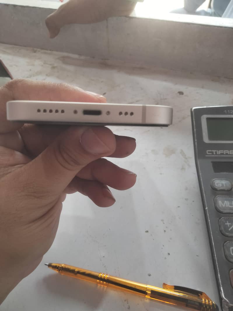 Apple iPhone 13 1