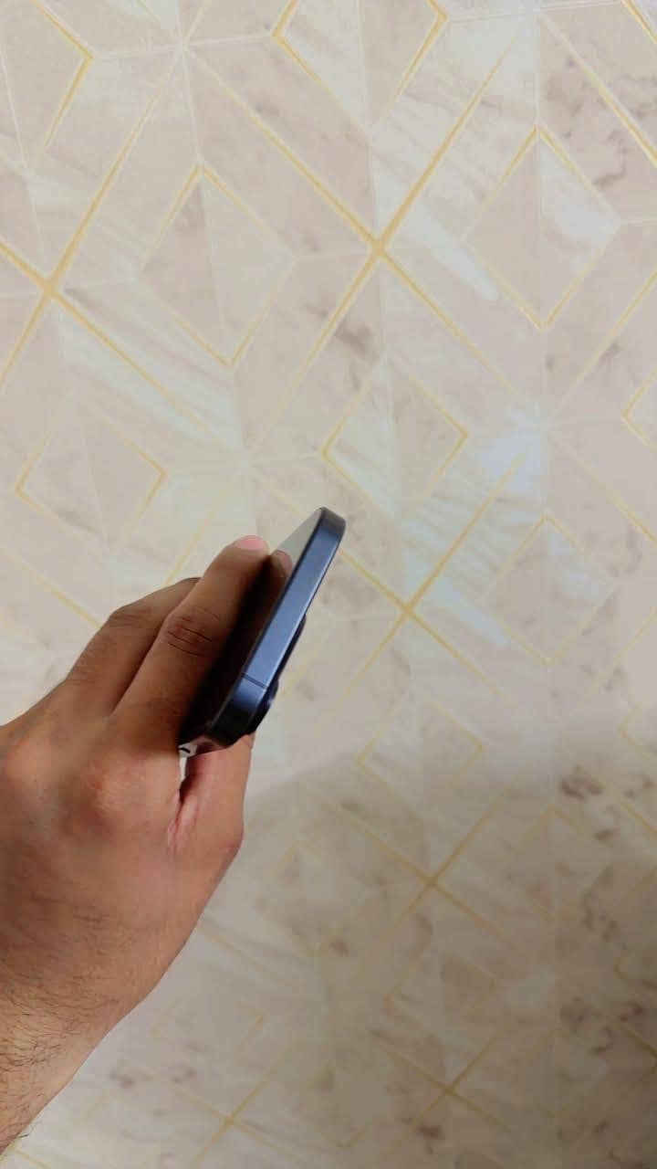 Apple iPhone 15 Pro 0