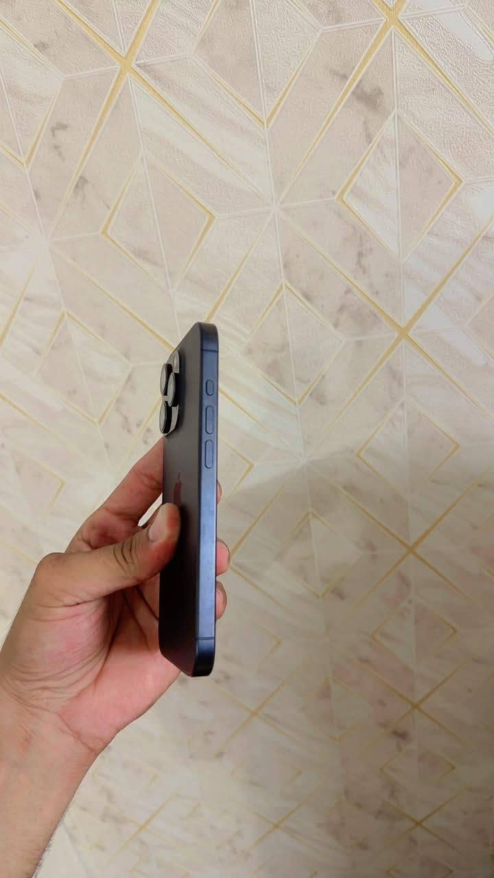 Apple iPhone 15 Pro 1