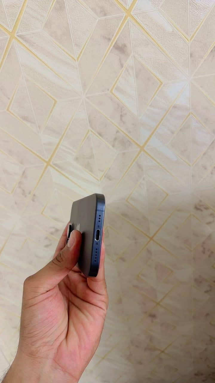 Apple iPhone 15 Pro 3