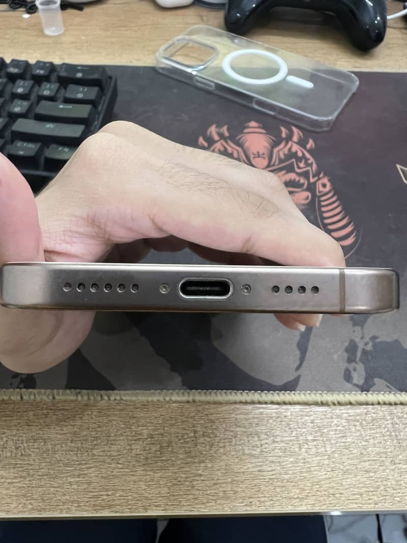 Apple iPhone 16 Pro Max 2