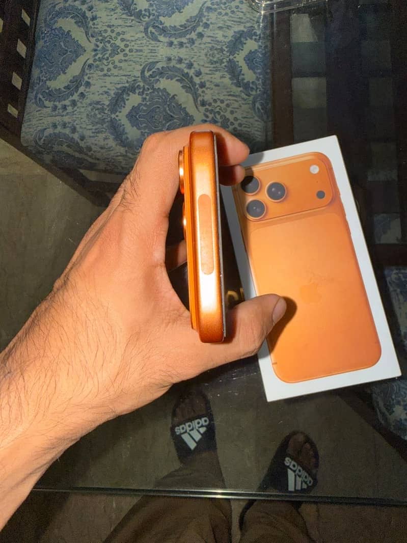 Apple iPhone 17 Pro Max 4