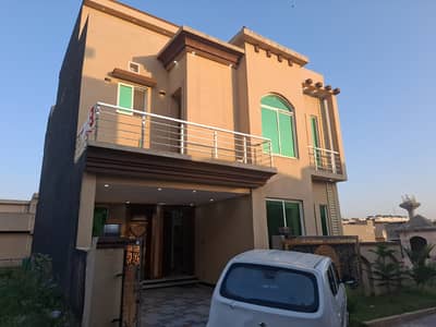 8 MARLA HOUSE TRIPLE UNIT 7 BEDROOM 3 KITCHEN FOR SALE