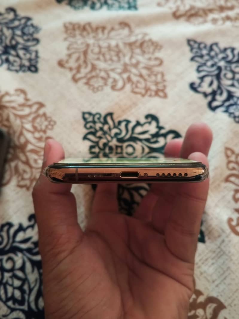 Apple iPhone XS 3