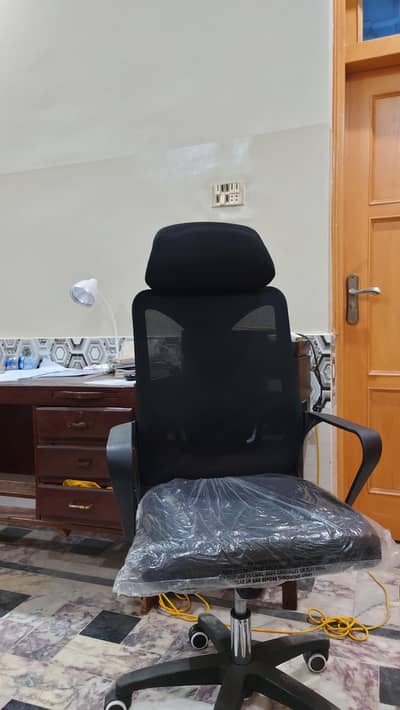 Selling of  Brand New Office Executive Chair on Favourabl Price