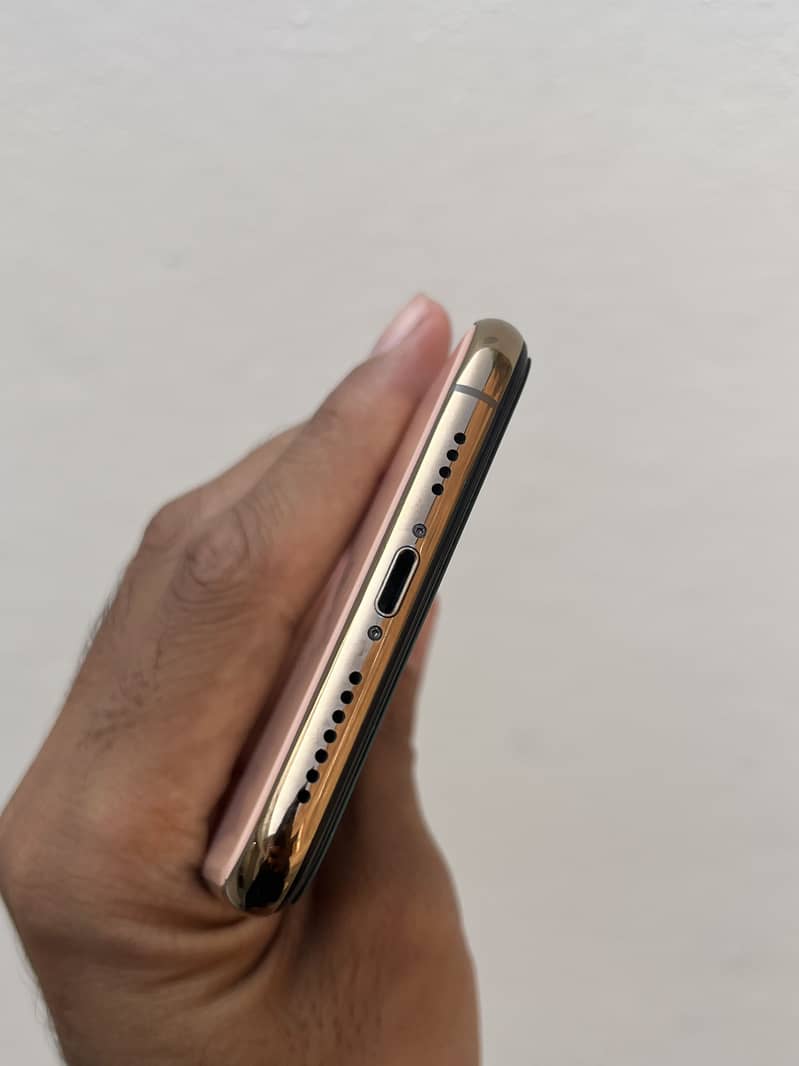 Apple iPhone Xs Max 3