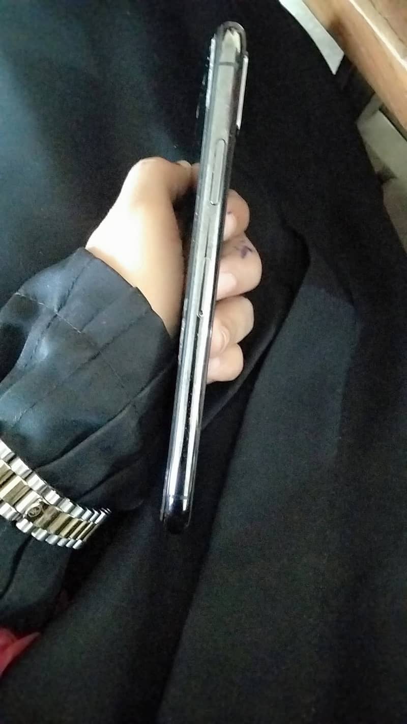 Apple iPhone X 3