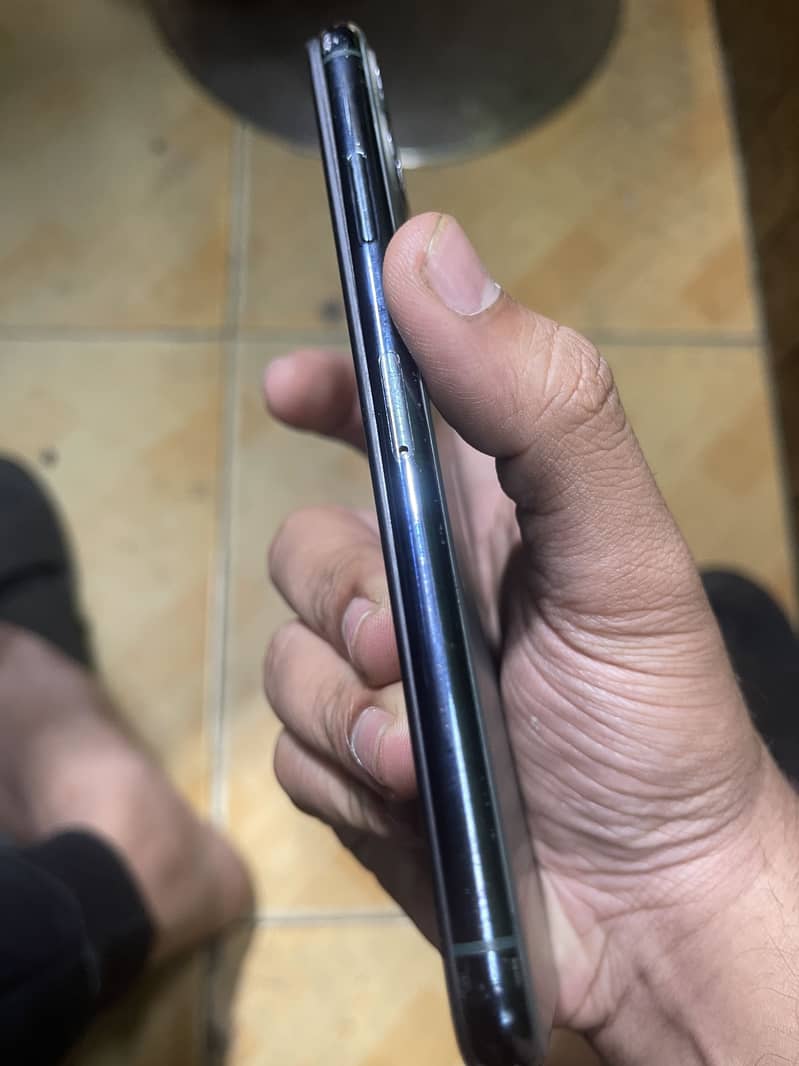 Iphone 11 pro max 4