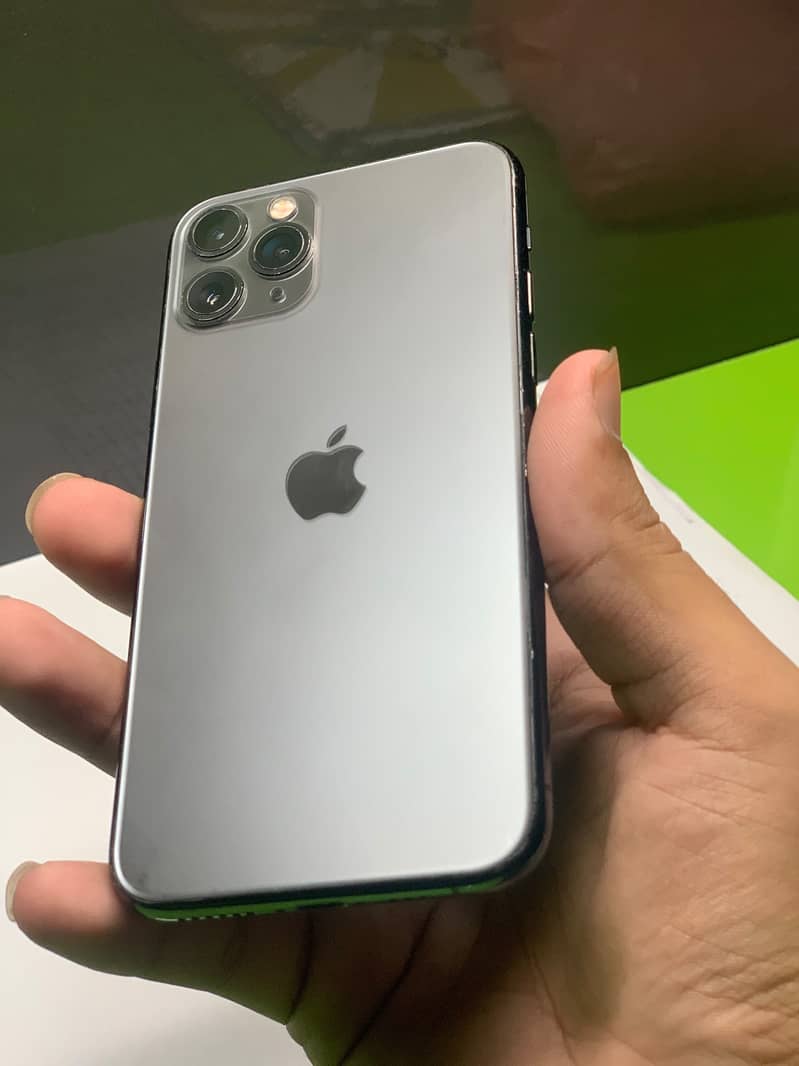 Apple iPhone 11 Pro 4