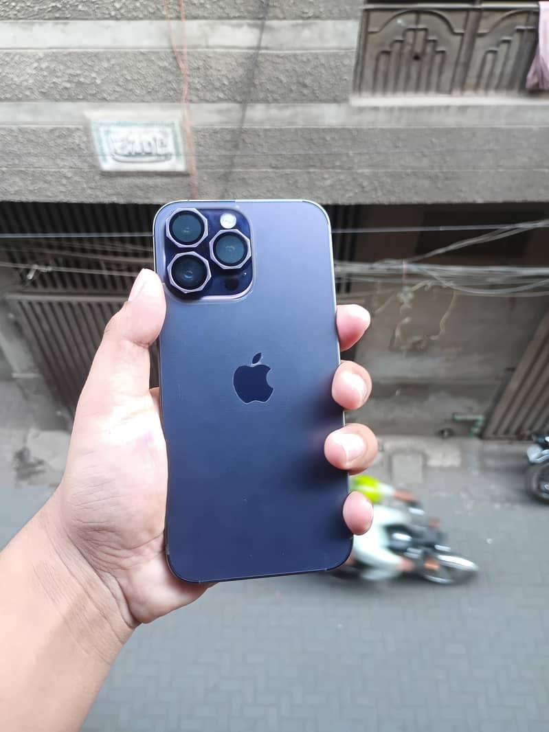 Apple iPhone 14 Pro Max 1