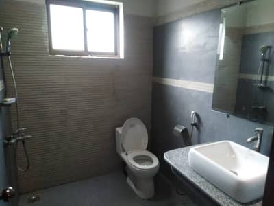 5 MARLA HOUSE FOR RENT IN GULBERG 5