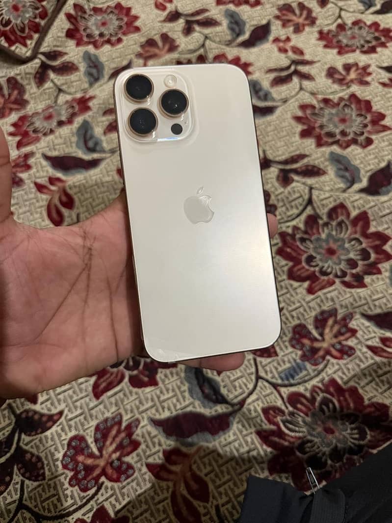 Apple iPhone 16 Pro Max 0
