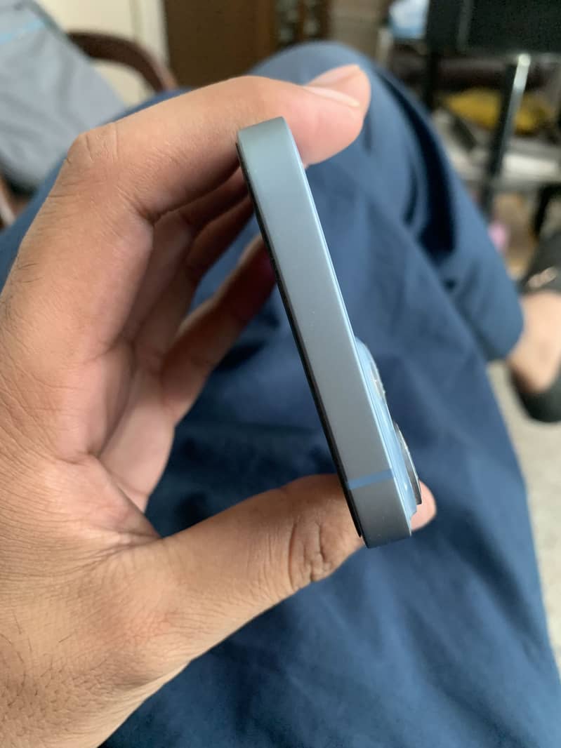 Apple iPhone 14 3