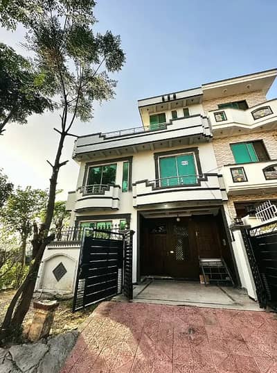 Corner 4 Marla (25x40) House For Sale G-13/1 Islamabad