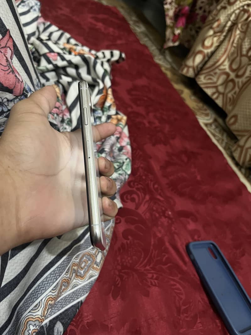 Apple iPhone X 2