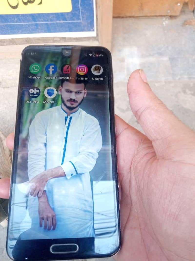 Sharp Aquos R2 0