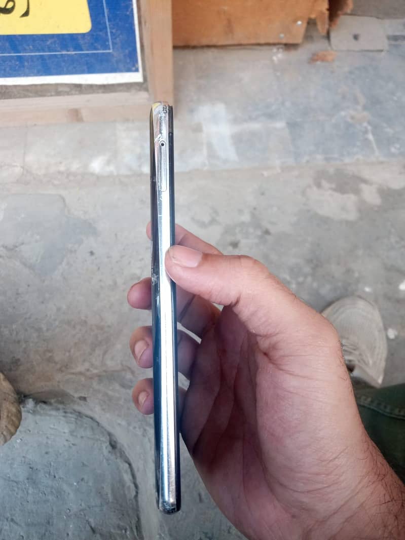 Sharp Aquos R2 1