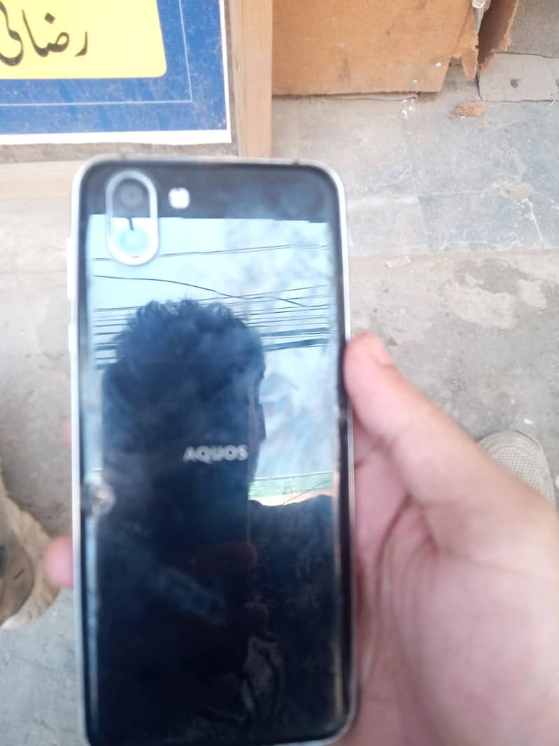 Sharp Aquos R2 3