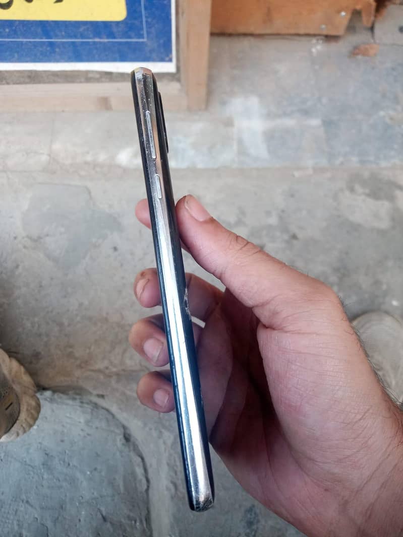 Sharp Aquos R2 5