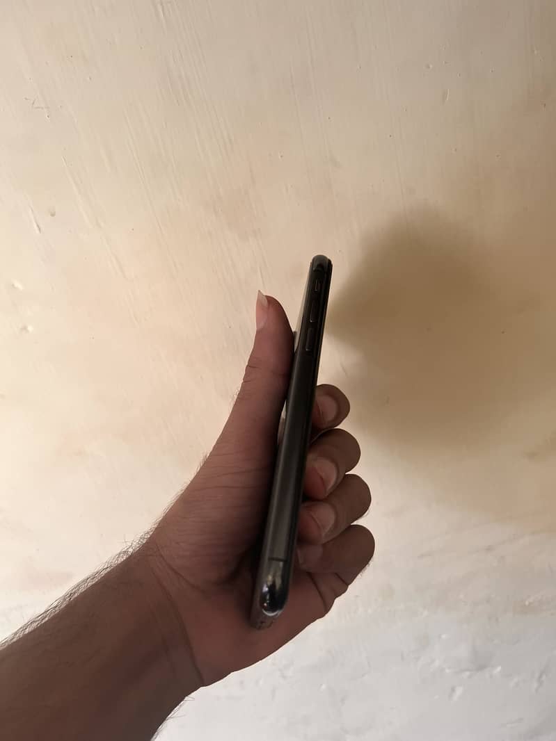 Apple iPhone XS 3