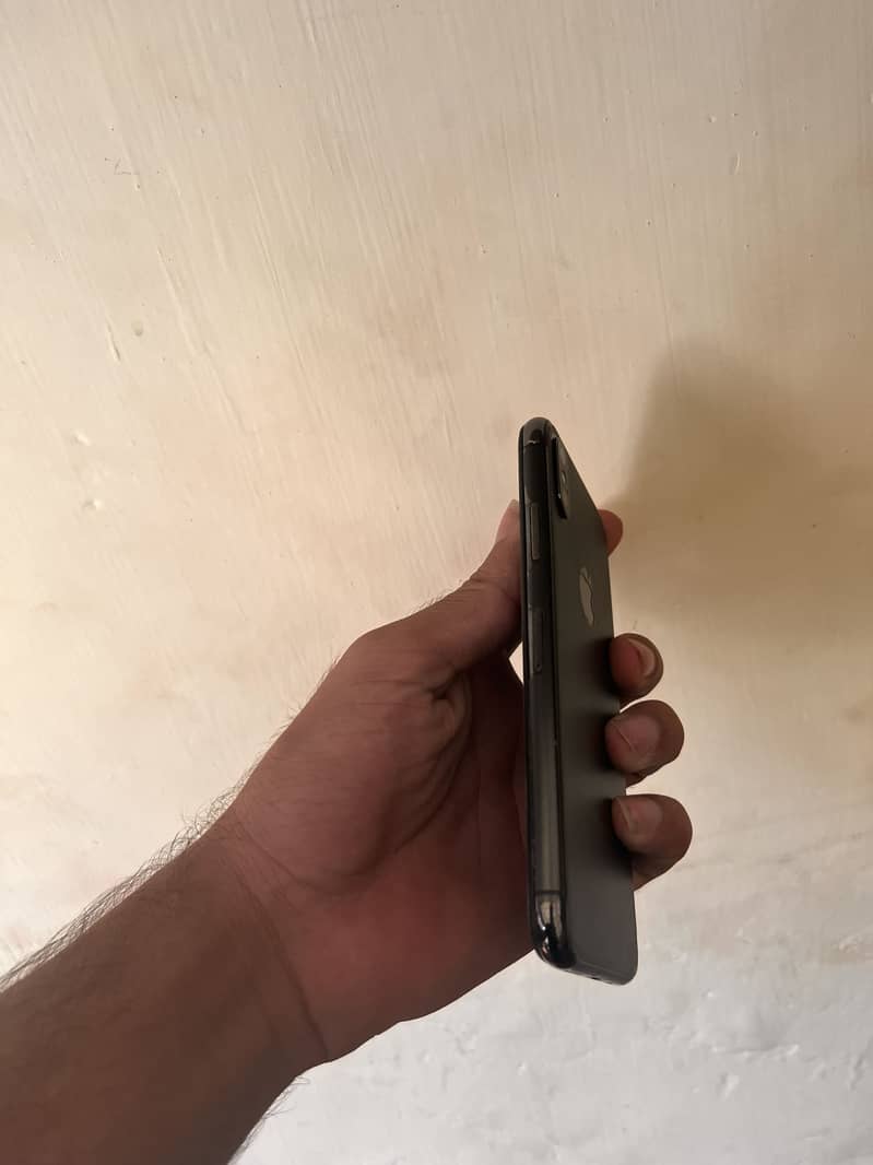 Apple iPhone XS 4