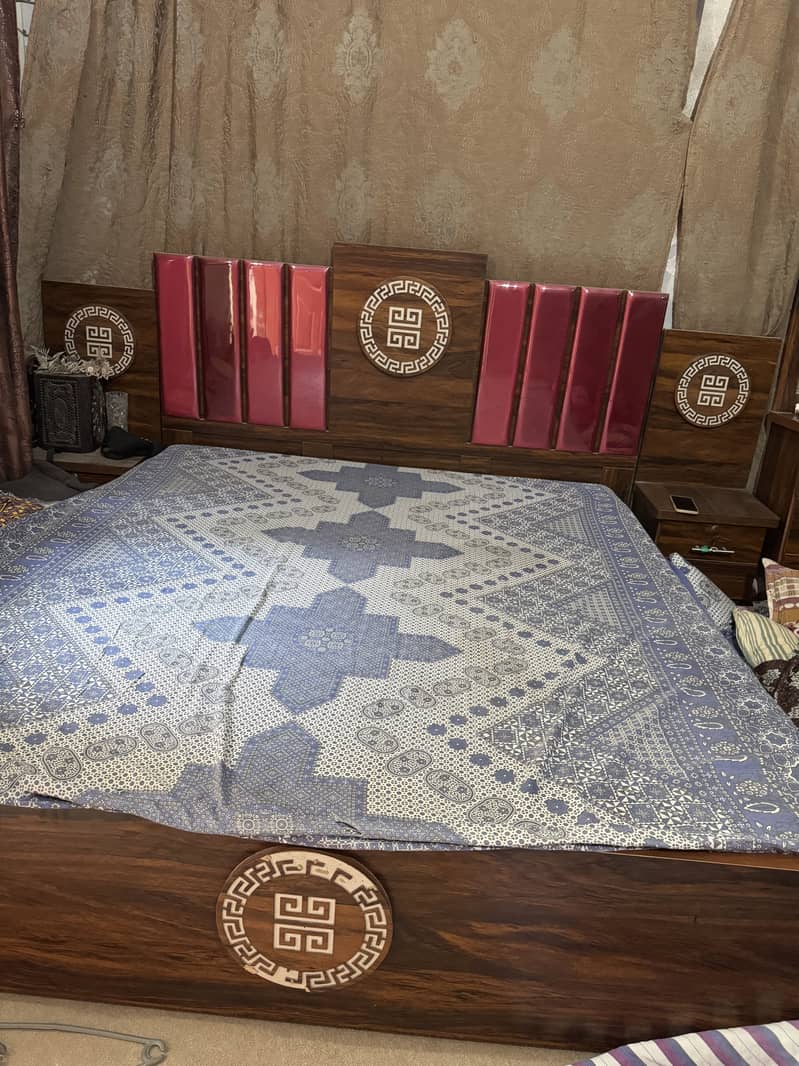 Bed , Almari , Side table , dressing, showcase 4