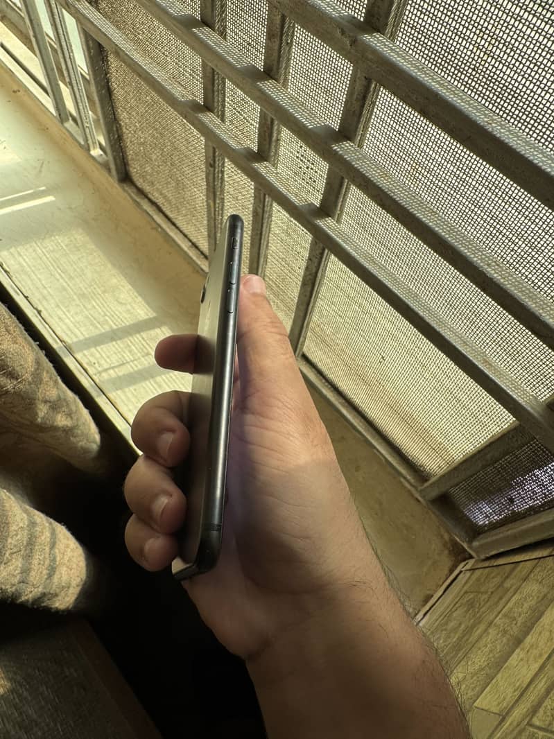 Apple iPhone 7 13