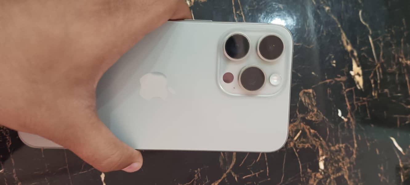 Apple iPhone 15 Pro Max 3