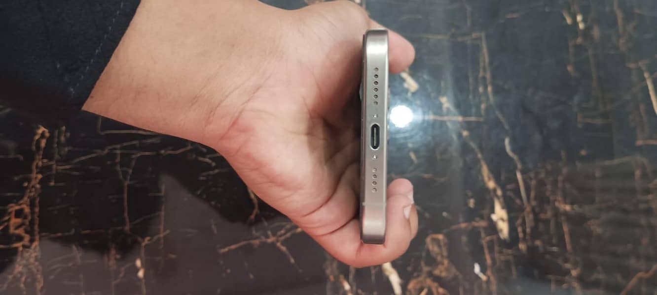 Apple iPhone 15 Pro Max 5