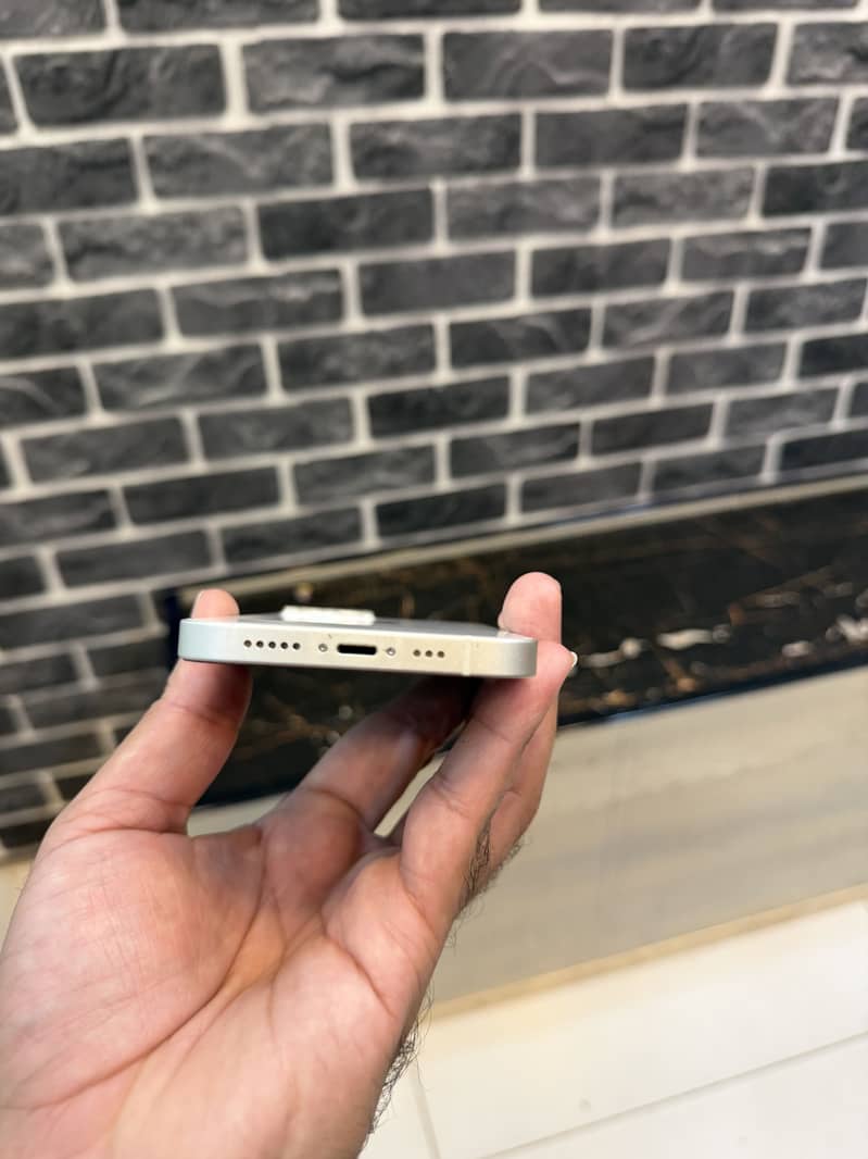 Apple iPhone 13 2
